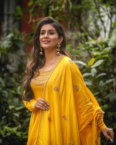 Sonali Kulkarni Birthday: पहले पति से तलाक के बाद करोड़पति शख्स से की थी दूसरी शादी, बर्थडे पर जानिए सोनाली कुलकर्णी की खास बातें