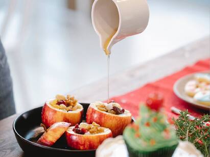 Apple Doughnut: Healthy Snack with Peanut Butter Photo Story Apple Doughnut: வாவ்... ஆரோக்கியமான ஆப்பிளை வைத்து இத்தனை ரெசிபியா? - செய்து அசத்துங்க!