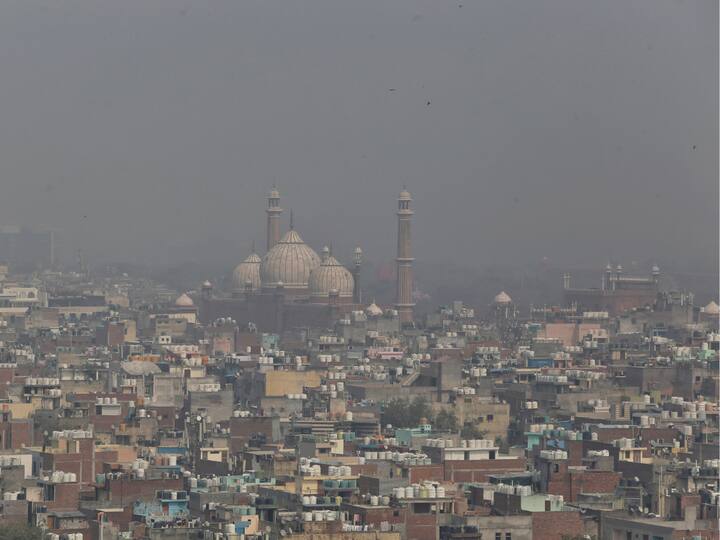 Jama Masjid, engulfed in smog, in Delhi. (Image Source: PTI)