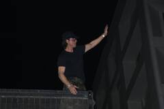 ‘મન્નત’ની બાલ્કનીમાં આવીને શાહરૂખ ખાને આ રીતે મનાવ્યો પોતાનો બર્થ-ડે, ફેન્સને આપ્યું સરપ્રાઇઝ