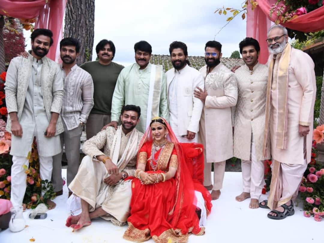 Chiranjeevi shares wedding photograph of Varun Tej and Lavanya Tripathi VarunLav : కొత్త జంటతో కొణిదెల, అల్లు హీరోలు- మెగాస్టార్ షేర్ చేసిన ఫోటో చూశారా?