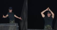 ‘મન્નત’ની બાલ્કનીમાં આવીને શાહરૂખ ખાને આ રીતે મનાવ્યો પોતાનો બર્થ-ડે, ફેન્સને આપ્યું સરપ્રાઇઝ