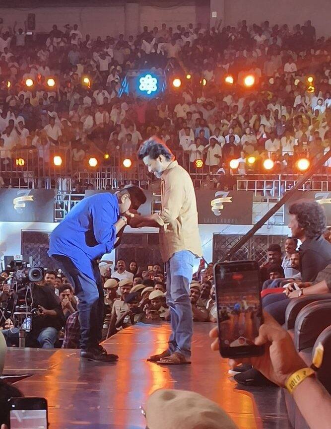 என் வாழ்வில் நான் கேள்விப்பட்ட இரண்டு லெஜண்டுகள் மைக்கேல் ஜாக்சனும் ப்ரூஸ் லீயும்தான். ஆனால், நான் நேரில் கண்ணால் பார்த்த லெஜண்ட் விஜய்தான் - மிஷ்கின்