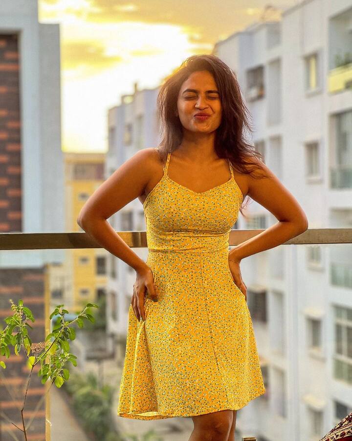 దేత్తడి హారికగా యూట్యూబ్ లో పరిచయం అయిన అలేఖ్య హారకి తరువాత బిగ్ బాస్ హారికగా మారిపోయింది. -Image credit: Alekhay Harika/Instagram