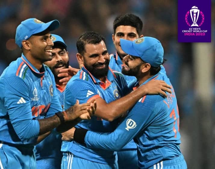 உலகக் கோப்பையில் அதிக முறை 5 விக்கெட்டுகள் வீழ்த்திய வீரர் என்ற சாதனையை ஷமி படைத்துள்ளார்.