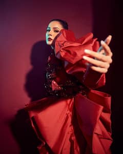 Shehnaaz Gill: शहनाज गिलचा हॉट लूक पाहून चाहते घायाळ, म्हणाले लाल मिरची..