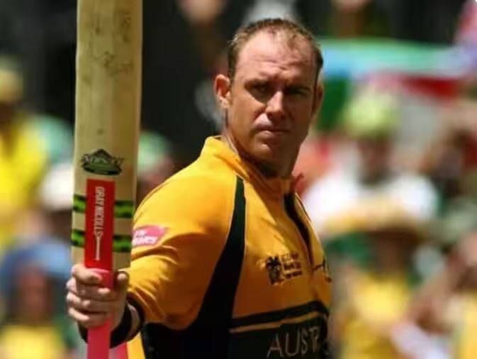 ਆਸਟਰੇਲੀਆ ਦੇ ਸਾਬਕਾ ਬੱਲੇਬਾਜ਼ ਮੈਥਿਊ ਹੇਡਨ ਨੇ ਵੀ ਇੱਕ ਵਿਸ਼ਵ ਕੱਪ ਵਿੱਚ ਤਿੰਨ ਸੈਂਕੜੇ ਲਗਾਏ ਹਨ। ਇਹ ਸੈਂਕੜੇ ਹੇਡਨ ਦੇ ਬੱਲੇ ਨੇ ਵਰਲਡ ਕੱਪ 2007 ਵਿੱਚ ਬਣਾਏ ਸਨ।