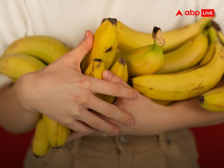 केला में कई तरह के फाइबर,विटामिन बी-6,विटामिन-ए,आयरन,सोडियम,पोटैशियम, कैल्शियम आदि पाया जाता है. इसको खाने से शरीर में तुरंत ऊर्जा मिलती है.