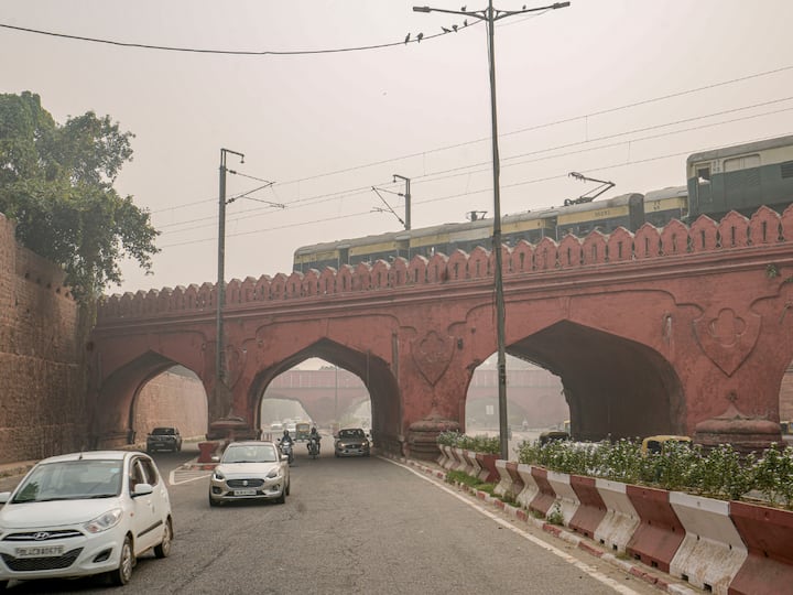 A train runs its tracks amid hazy weather conditions, near Red Fort in Old Delhi. While Anand Vihar, Bawana, Mundka and Punjabi Bagh air quality monitoring stations recorded Air Quality Index (AQI) in the severe category, 28 stations recorded very poor AQI. (Image Source: PTI)