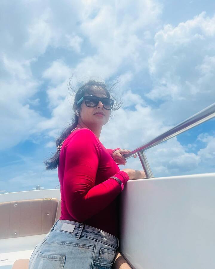 అల్లరి నరేష్ సరసన 'సుడిగాడు' సినిమాతో టాలీవుడ్లోకి అడుగు పెట్టింది మోనాల్ గజ్జర్. మొదటి సినిమాతోనే మంచి హిట్ అందుకుంది.