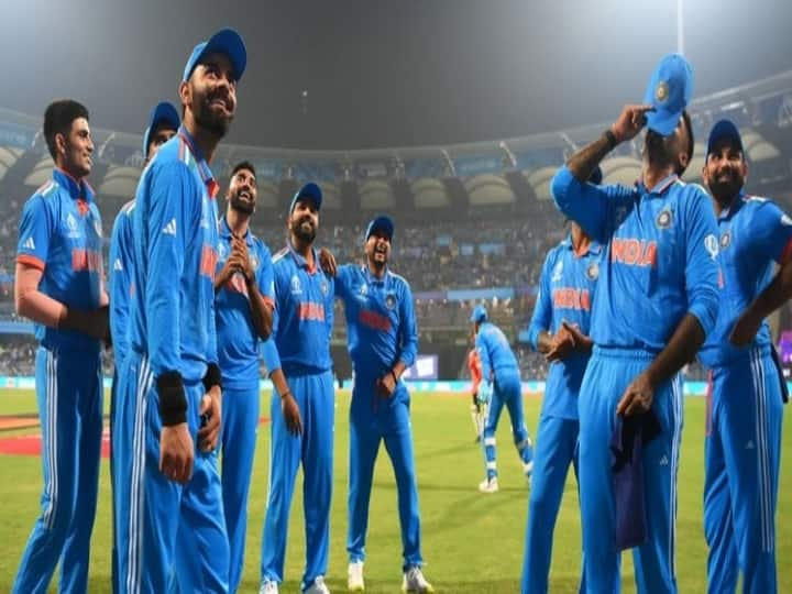 IND vs SL , ODI World Cup 2023: இலங்கை அணிக்கு எதிரான போட்டியில் 302 ரன்கள் வித்தியாசத்தில் வெற்றி பெற்றுள்ள இந்திய அணியும், இந்திய வீரர்களும் இந்த போட்டியில் படைத்துள்ள சாதனைகளை கீழே காணலாம்.