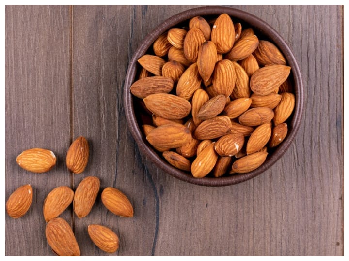 How many almonds can one eat in a day आप भी खाते हैं रोजाना बादाम तो