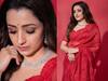 Trisha Saree Photos : சிவப்பு சேலையில் ரோஜா போல் மிளிரும் நடிகை திரிஷா!
