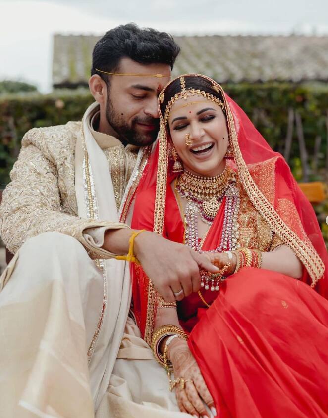 दाक्षिणात्य सुपरस्टार वरुण तेज आणि लावण्या त्रिपाठी अखेर लग्नबंधनात अडकले आहेत.