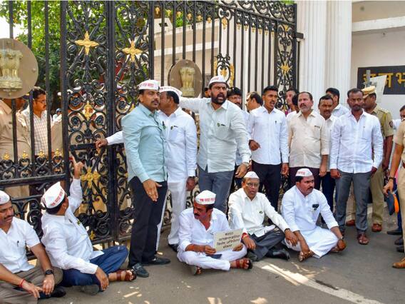 Maratha Reservation: 'नहीं करेंगे शॉपिंग ना जलाएंगे दीये', मराठा संगठन ने ‘काली दिवाली’ मनाने का किया फैसला Maratha Reservation: 'नहीं करेंगे शॉपिंग ना जलाएंगे दीये', मराठा संगठन ने ‘काली दिवाली’ मनाने का किया फैसला