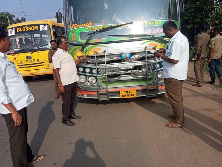 Action against 15 buses for using loud air horns in Thanjavur TNN தஞ்சாவூரில் அதிக சத்தம் எழுப்பும் ஏர்ஹாரன்கள் பயன்படுத்திய 15 பஸ்கள் மீது நடவடிக்கை