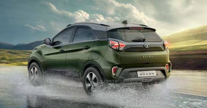 Tata Nexon ਕਰੂਜ਼ ਕੰਟਰੋਲ ਫੀਚਰ ਵਾਲੇ ਬਜਟ ਵਾਹਨਾਂ ਵਿੱਚ ਤੀਜੇ ਸਥਾਨ 'ਤੇ ਹੈ, ਜਿਸਦੀ ਸ਼ੁਰੂਆਤੀ ਕੀਮਤ 8.10 ਲੱਖ ਰੁਪਏ ਤੋਂ 15.50 ਲੱਖ ਰੁਪਏ ਐਕਸ-ਸ਼ੋਰੂਮ ਹੈ।