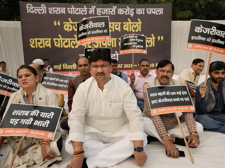 BJP Stages Protest Delhi Against CM Arvind Kejriwal Over Alleged Liquor Policy Scam Case WATCH: Delhi BJP Stages Protest Against CM Arvind Kejriwal Over Alleged Liquor Policy Scam Case