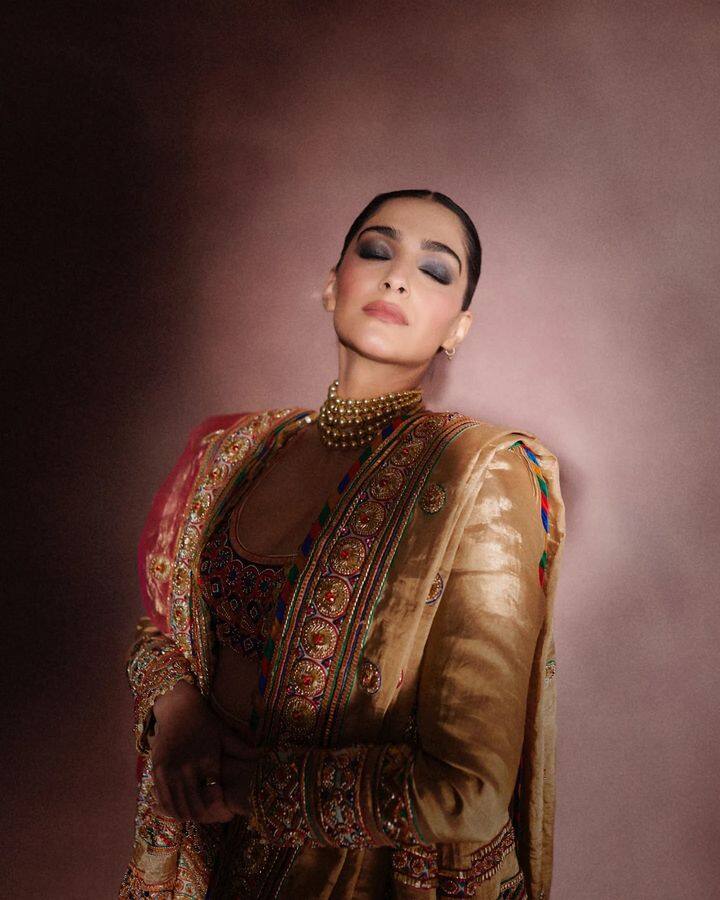 बॉलिवूडमधील अभिनेत्री सोनम कपूर (Sonam Kapoor) ही लवकरच 'ब्लाइंड' (Blind) या चित्रपटातून अभिनय क्षेत्रात पुनरागमन करणार आहे.