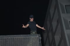 Shah Rukh Khan Greets Fans Outside Mannat On 58th Birthday; SEE PICS