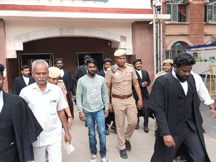 Fearing an encounter famous rowdy from Kancheepuram went to the Salem court TNN Crime: என்கவுன்டருக்கு பயந்து காஞ்சிபுரத்தைச் சேர்ந்த பிரபல ரவுடி சேலம் நீதிமன்றத்தில் சரண்