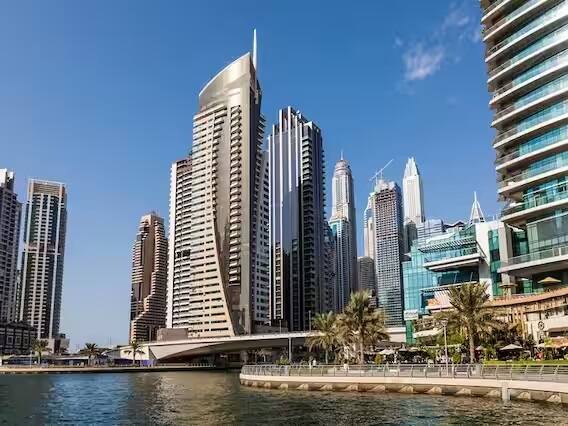 આ પેકેજનું નામ છે. Dazzling Dubai International Tour Ex Mumbai. જેમ કે નામ જ સૂચવે છે, આ પેકેજ દ્વારા તમને મુંબઈથી દુબઈ અને અબુ ધાબીની મુસાફરી કરવાની તક મળી રહી છે.