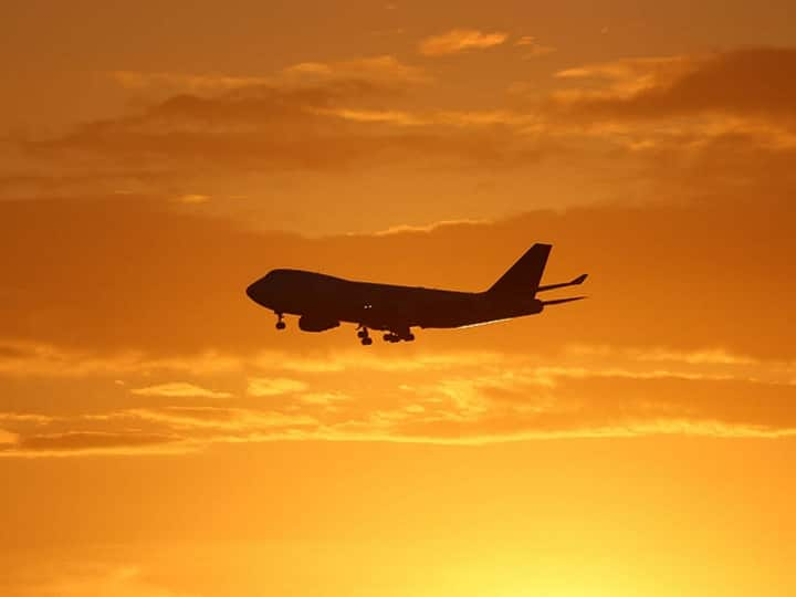 parliamentary-panel-suggests-dgca-capping-for-air-fares-on-specific-routes know details Airfare Cap: ਤਿਉਹਾਰਾਂ ਦੌਰਾਨ ਏਅਰਲਾਈਨਜ਼ ਵਧਾ ਦਿੰਦੀਆਂ ਨੇ ਕਿਰਾਇਆ, ਸੰਸਦੀ ਕਮੇਟੀ ਨੇ ਕਿਹਾ- ਵੱਧ ਤੋਂ ਵੱਧ ਸੀਮਾ ਕੀਤੀ ਜਾਵੇ ਤੈਅ