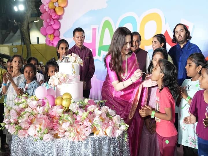 Nita Ambani Birthday Celebration: 1 नवंबर को रिलायंस फाउंडेशन की चेयरपर्सन नीता अंबानी ने अपना 60वां जन्मदिन मनाया है. उनका यह बर्थडे सेलिब्रेशन बहुत खास रहा है. उन्होंने इस मौके पर 'अन्न सेवा' की.