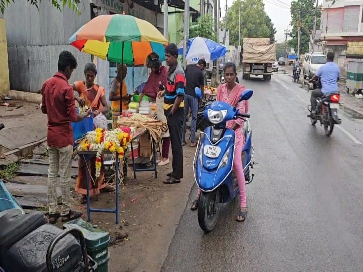 நெல்லையில் காலை முதலே கல்லறைகளை அலங்கரித்து அஞ்சலி செலுத்த குவிந்த கிறிஸ்தவ மக்கள்