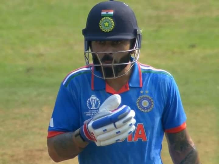 Virat Kohli Reaction On Shubman Gill Shot IND vs SL World Cup 2023 Sports News IND vs PAK: शुभमन गिल ने खेला ऐसा नायाब शॉट, किंग कोहली भी देखकर रह गए दंग