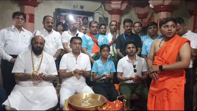 Goa Chief Minister Pramod Sawant visited Ambaji on Mount Girnar ગોવાનાં મુખ્યમંત્રી પ્રમોદ સાવંતે ગિરનાર પર્વત પર અંબાજીના દર્શન કર્યા