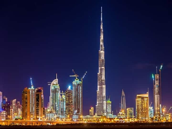 इस पैकेज का नाम है Dazzling Dubai International Tour Ex Mumbai. जैसा की नाम से ही पता चल रहा है कि इस पैकेज के जरिए आपको मुंबई से दुबई और आबू धाबी घूमने का मौका मिल रहा है.