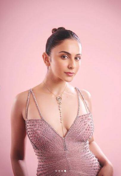 ਜਦੋਂ ਵੀ ਉਹ ਆਪਣੀਆਂ ਤਸਵੀਰਾਂ ਇੰਸਟਾਗ੍ਰਾਮ 'ਤੇ ਪੋਸਟ ਕਰਦੀ ਹੈ ਤਾਂ ਪ੍ਰਸ਼ੰਸਕਾਂ ਨੂੰ ਉਸ ਦੇ ਹਰ ਅੰਦਾਜ਼ ਨਾਲ ਪਿਆਰ ਹੋ ਜਾਂਦਾ ਹੈ।