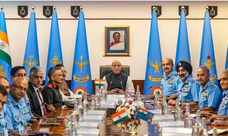 'Army should be prepared for any situation', Defense Minister's advice referring to the attack on Israel ઈઝરાયેલ પર હુમલાનો ઉલ્લેખ કરતા રક્ષા મંત્રી રાજનાથ સિંહની સલાહ, 'સેના કોઈપણ પરિસ્થિતિ માટે તૈયાર રહે'