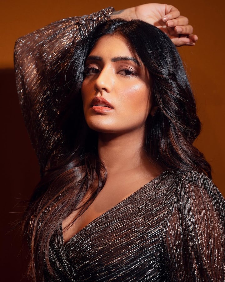 ઈશા રબ્બા સાઉથની જાણીતી એક્ટ્રેસ છે. ચાહકો પણ તેના દરેક લૂકને પસંદ કરે છે.