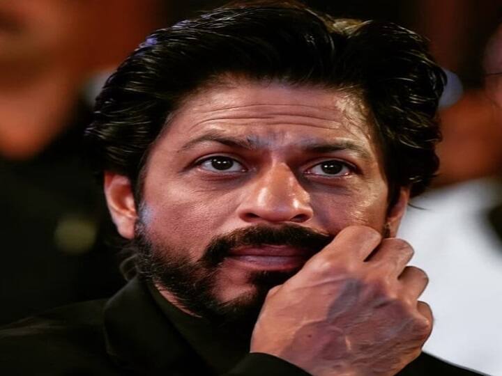 मुंबई में शाहरुख खान का बंगला देश के सबसे महंगे घरों में से एक है. इसकी कीमत 200 करोड़ के आसपास है. इसके अलावा उनके पास दुबई के Palm Jumeirah में भी एक शानदार विला है जिसकी कीमत 100 करोड़ रुपये है.