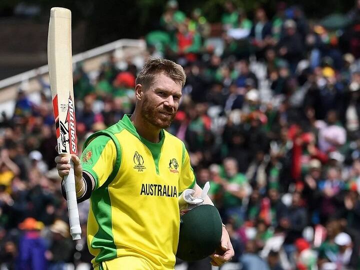ऑस्ट्रेलिया की वर्तमान स्क्वाड में शामिल डेविड वॉर्नर एक वर्ल्ड कप में तीन शतक ठोंक चुके हैं. वॉर्नर ने वर्ल्ड कप 2019 में यह उपलब्धि हासिल की थी.