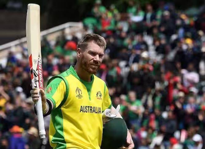 ਆਸਟਰੇਲੀਆ ਦੀ ਮੌਜੂਦਾ ਟੀਮ ਵਿੱਚ ਸ਼ਾਮਲ ਡੇਵਿਡ ਵਾਰਨਰ ਨੇ ਇੱਕ ਵਿਸ਼ਵ ਕੱਪ ਵਿੱਚ ਤਿੰਨ ਸੈਂਕੜੇ ਲਗਾਏ ਹਨ। ਵਾਰਨਰ ਨੇ ਵਿਸ਼ਵ ਕੱਪ 2019 ਵਿੱਚ ਇਹ ਉਪਲਬਧੀ ਹਾਸਲ ਕੀਤੀ ਸੀ।