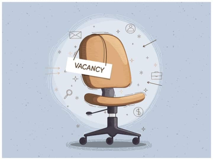 इन पद के लिए आवेदन चल रहे हैं और अप्लाई करने की लास्ट डेट 16 नवंबर 2023 है. अंतिम तारीख के पहले बताए गए प्रारूप में फॉर्म भर दें. सेलेक्ट होने पर सैलरी पद के मुताबिक है और बढ़िया है.