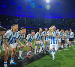 8வது முறையாக பலோன் டி’ஓர் விருதை வென்று சாதனை படைத்த கால்பந்து ஜாம்பவான் மெஸ்ஸி!