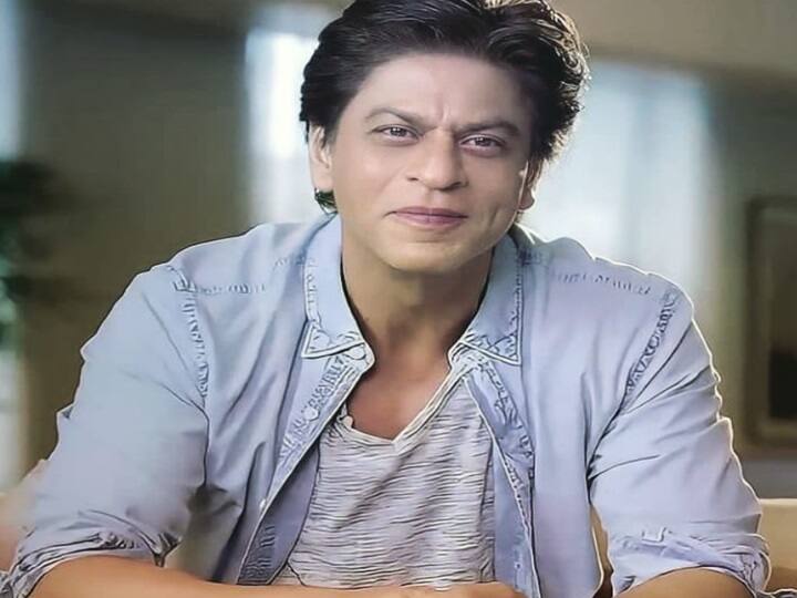 मीडिया रिपोर्ट्स के मुताबिक वह एक फिल्म के लिए 100 से 150 करोड़ रुपये तक बतौर फीस चार्ज करते हैं. वहीं पठान में उन्होंने कुल प्रॉफिट का 60 फीसदी हिस्सा लिया था.