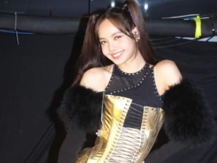 Blackpink star Lisa Weibo account suspended after Paris show created a storm in China Blackpink Lisa: कौन है ब्‍लैकपिंक स्‍टार लीजा जिसके पेरिस वाले शो के बाद चीन में उठा तूफान, वीबो अकाउंट सस्‍पेंड