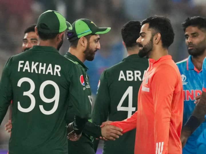 World Cup 2023: टीम इंडिया की जीत से खुश होगा पाकिस्तान, सेमीफाइनल में पहुंचने के लिए रास्ते की तलाश World Cup 2023 Pakistan semi final chances if india wins against sri lanka in mumbai wankhede stadium World Cup 2023: टीम इंडिया की जीत से खुश होगा पाकिस्तान, सेमीफाइनल में पहुंचने के लिए रास्ते की तलाश