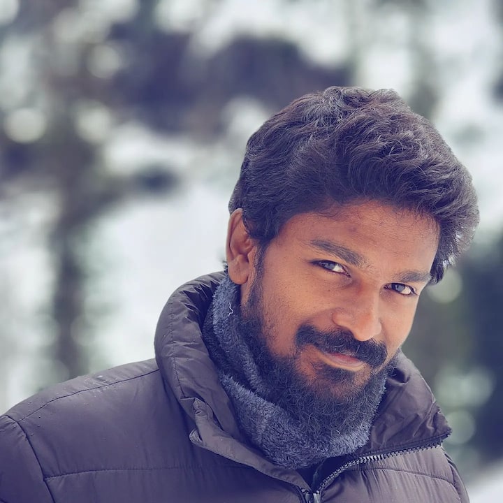 இயக்கி தமிழ் சினிமாவில் இயக்குநராக அறிமுகமானவர் ரத்ன குமார். அதனை தொடர்ந்து அமலா பாலை வைத்து ஆடை, சந்தானத்தை வைத்து குலு குலு ஆகிய படங்களை இயக்கினார்.