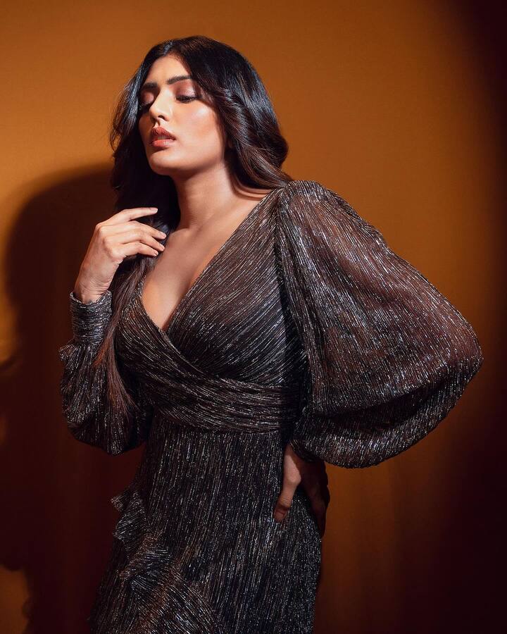 2016માં ઈશાએ ફિલ્મ 'ઓયે'થી તમિલ ફિલ્મોમાં ડેબ્યૂ કર્યું હતું. દક્ષિણ આફ્રિકામાં આયોજિત ભારતીય ફિલ્મ ફેસ્ટિવલમાં ઈશાની ફિલ્મ શ્રેષ્ઠ ફિલ્મ માટે નોમિનેટ થઈ હતી.