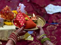 Karwa Chauth — 'Chand Nikal Aaya, Biwi Ko Vrat Kholna Hai': Delhi Man Dials Police To Clear Traffic