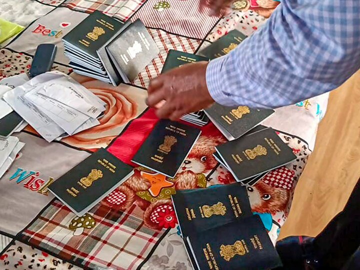 Mumbai Crime Branch Busted Making Fake Passport Fake Visa Racket In ...