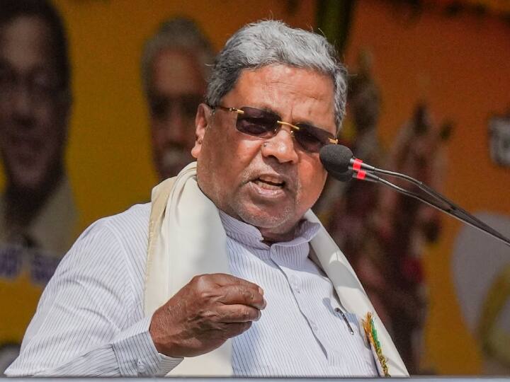 Karnataka Chief Minister Siddaramaiah on Thursday asserted he would hold office for full five years   'मैं मुख्यमंत्री हूं और...', कर्नाटक में ढाई साल बाद सीएम बदलने के फॉर्मूले पर बोले सिद्धारमैया