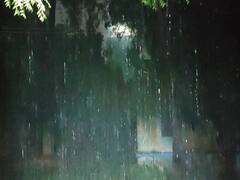 Weather: மதுரையில் கொட்டித்தீர்த்த கனமழை: சாலைகளில் தேங்கிய மழைநீரில் ஊர்ந்துசென்ற வாகனங்கள்!