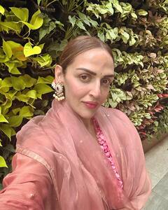 Esha Deol Birthday Pictures: ईशा देओल ने मां हेमा मालिनी के साथ सेलिब्रेट किया बर्थडे, भाई बॉबी ने लुटाया प्यार